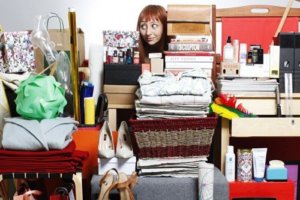 eva-wiseman-peeps-out-fro-009-500x333